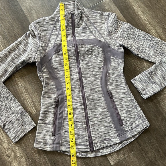Lululemon zip up jacket size 6 - Picture 8 of 9